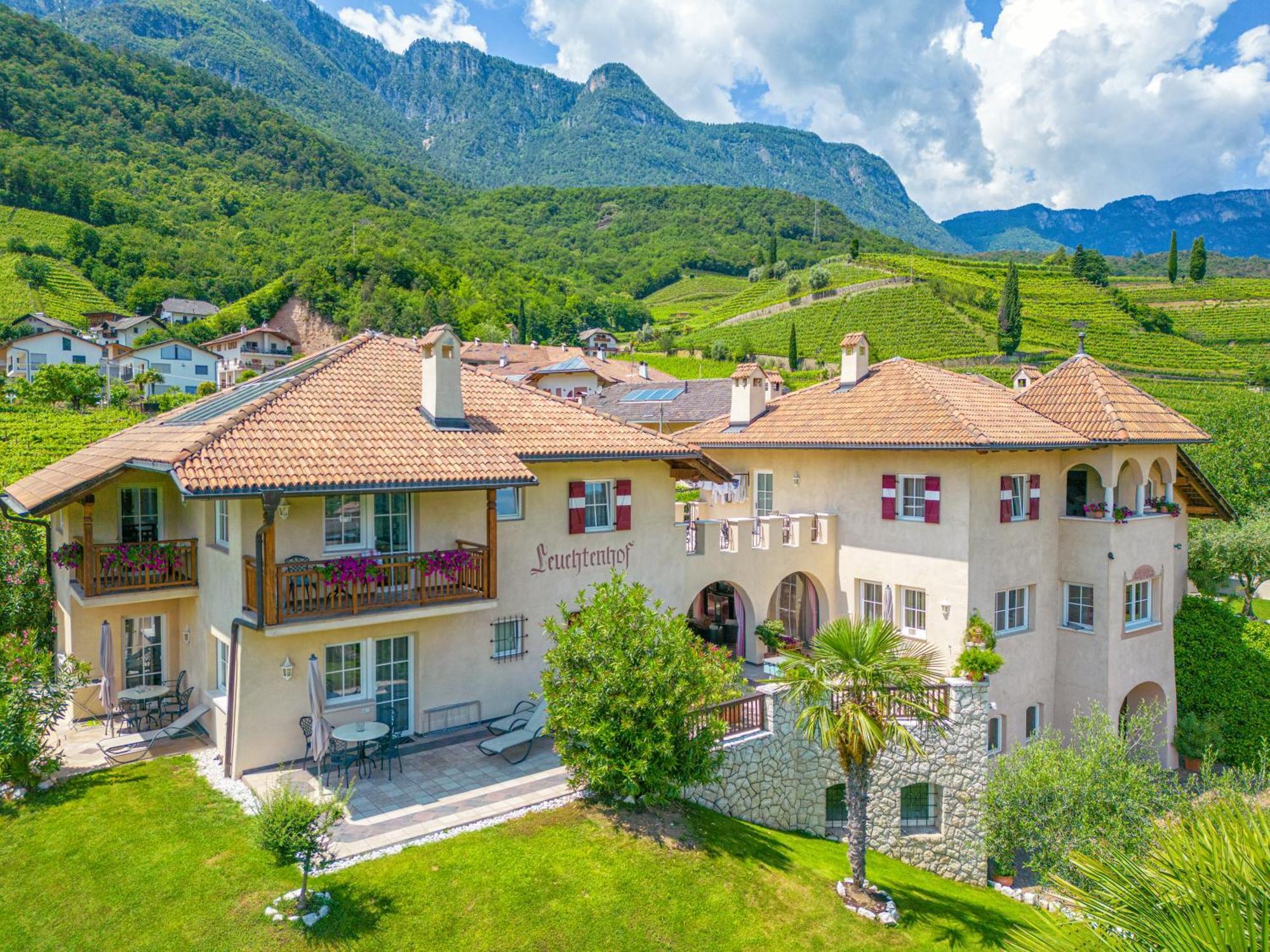 Leuchtenhof Caldaro Bagian luar foto